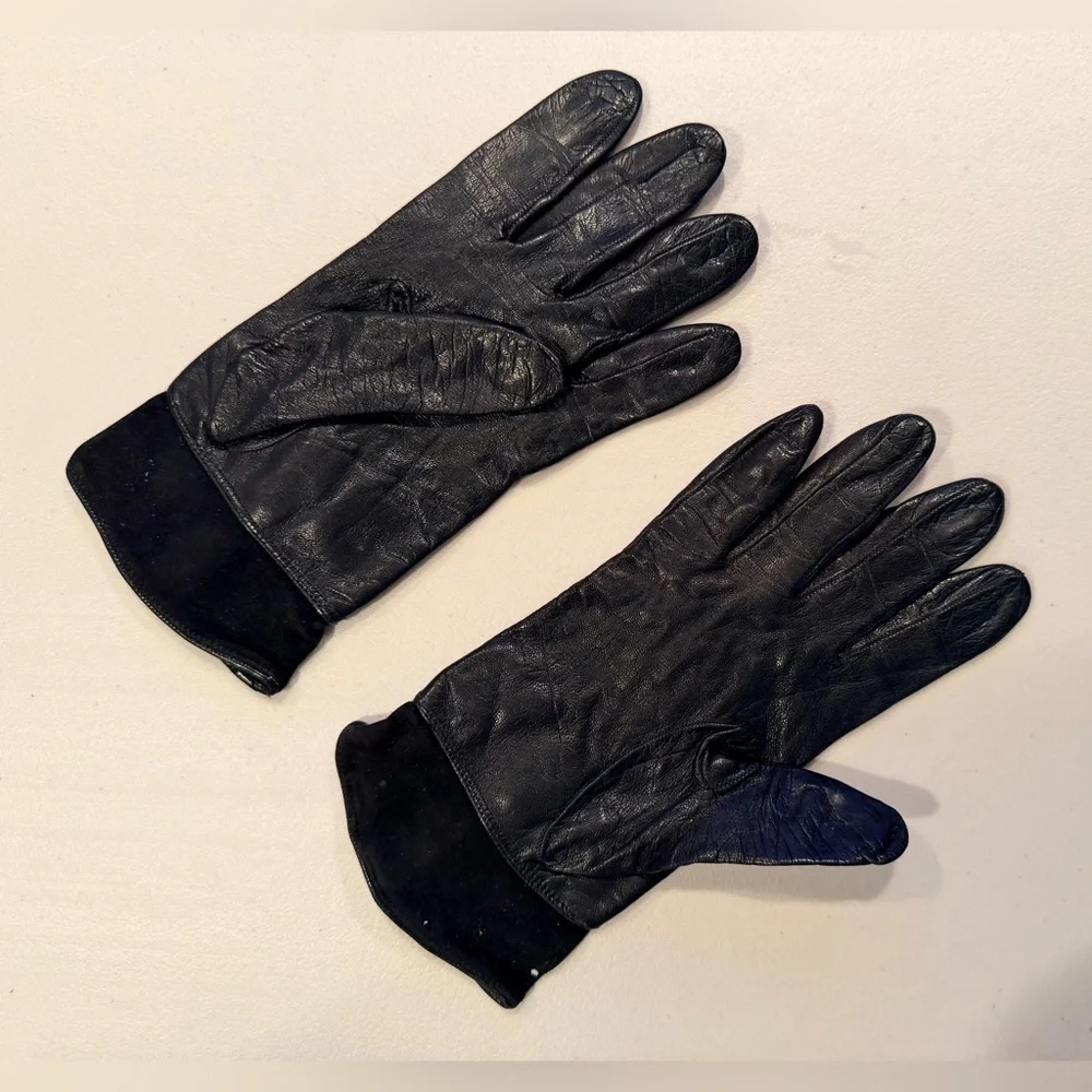 VINTAGE: Bloomingdale’s | ladies lambskin leather & suede gloves. Size: 7.